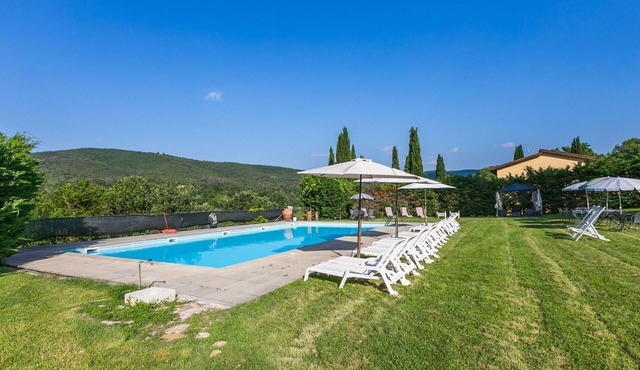 Beautiful apartment for 4 people with WIFI, pool, TV, patio, pets allowed and panoramic view