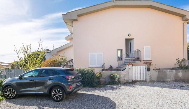 Beautiful apartment for 3 people with WIFI, A/C, TV, patio and pets allowed