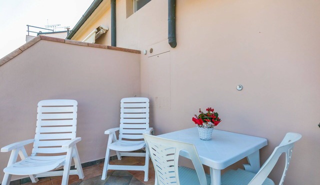 Beautiful apartment for 6 guests with A/C, WIFI, TV and balcony