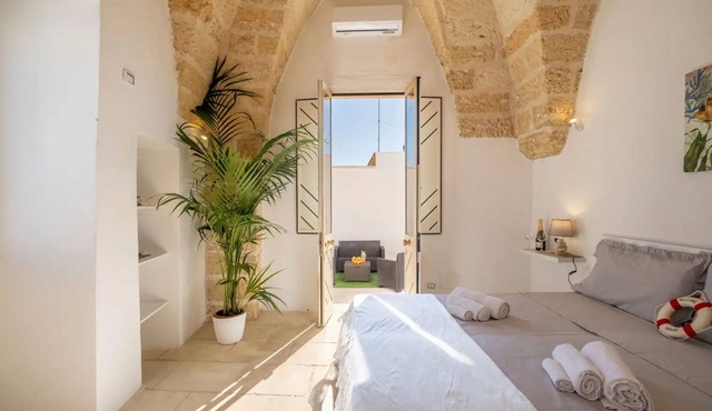 Beautiful apartment for 6 guests with WIFI, hot tub, A/C, TV and terrace, close to Lecce