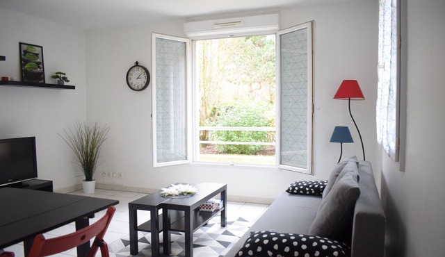 * BEAUTIFUL APARTMENT IN QUIET AREA *