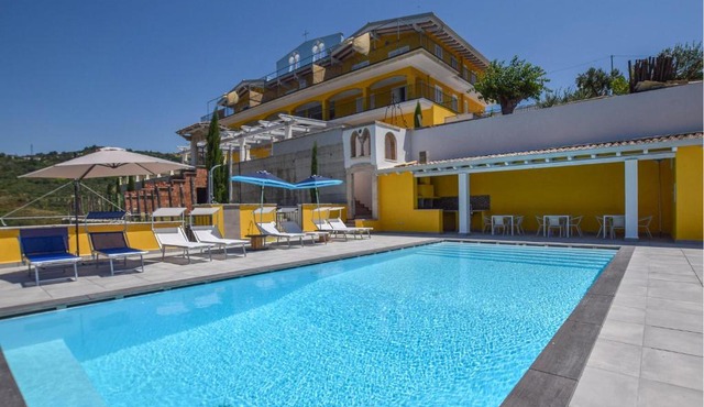 Beautiful Apartment In Laureana Cilento With Wifi