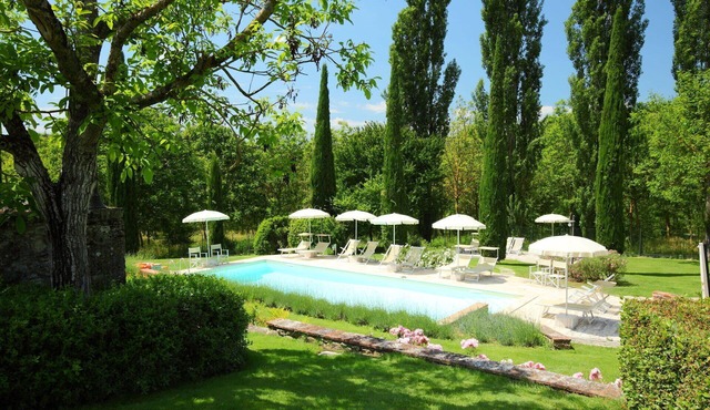 Beautiful apartment in villa for 4 people with pool, WIFI, TV and patio