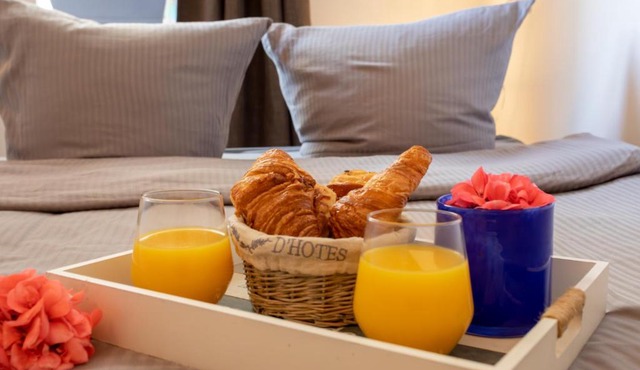 BEAUTIFUL apartment , beach 3 min walk , free parking, near Negresco