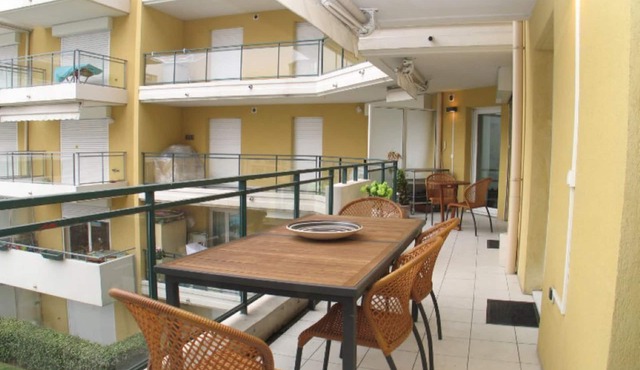 Beautiful apartment close to the sea with large balcony and pool!