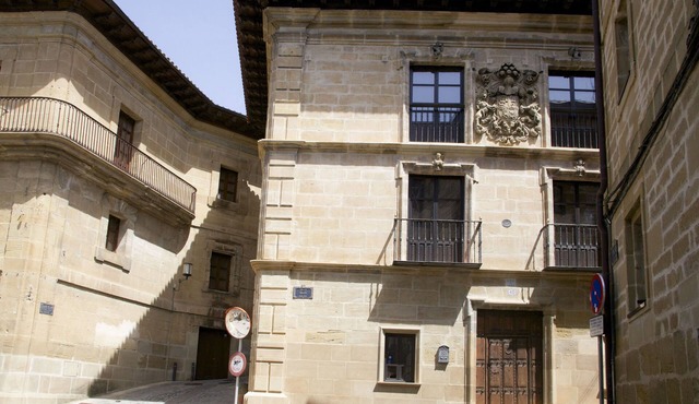BEAUTIFUL APARTMENT IN 16TH CENTURY MANOR HOUSE