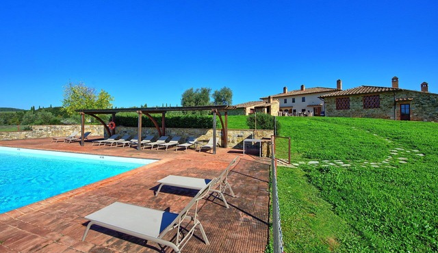 Beautiful apartment for 2 guests with pool, A/C, TV and panoramic view, close to Siena
