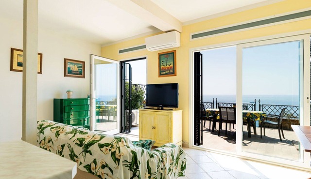 Beautiful apartment for 5 people with WIFI, A/C and terrace