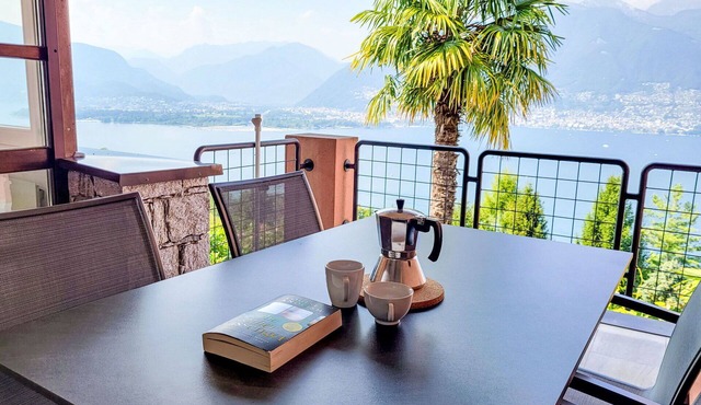 Beautiful apartment for 5 guests with WIFI, pool, TV and patio