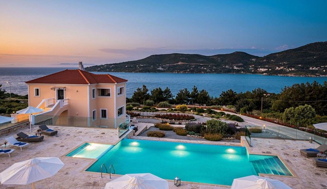 Beautiful apartment for 4 guests with pool, WIFI, A/C, TV, balcony, panoramic view and parking