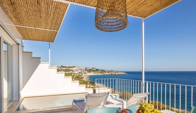 Beautiful apartment for 3 people with A/C, private pool, WIFI, TV, terrace and parking