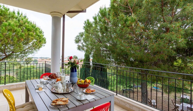 Beautiful apartment for 10 guests with WIFI, A/C, TV, patio, pets allowed and panoramic view