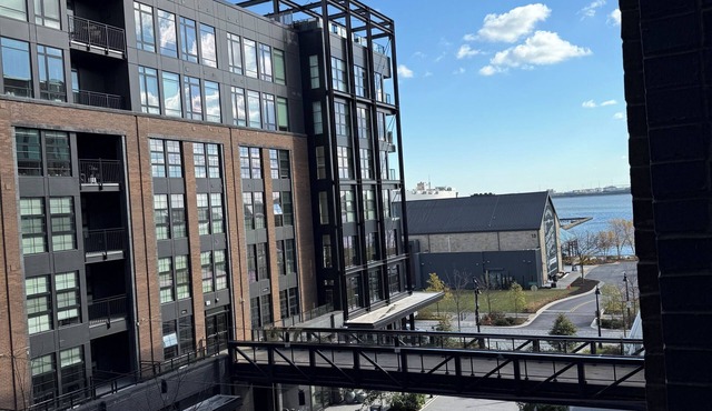 Beautiful apartment in wonderful Baltimore with WiFi, fitness room, AC