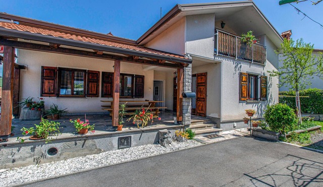 Beautiful apartment in Divaca with WiFi