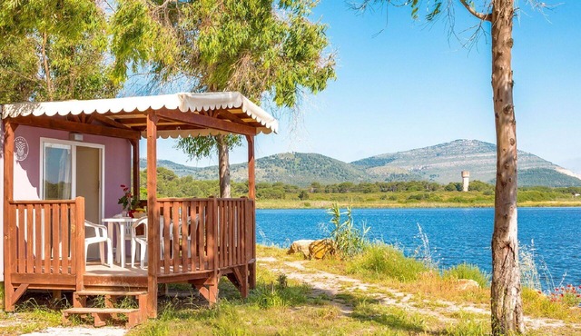 Beautiful apartment in villa for 4 people with pool, WIFI, A/C, TV, terrace and pets allowed
