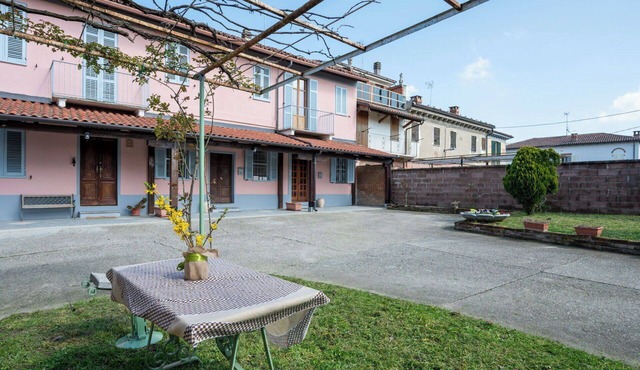Beautiful apartment in villa for 4 guests with WIFI, patio, pets allowed and panoramic view
