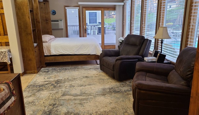 Beautiful apartment in rural Redding surrounded by New Enland foliage