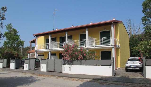 Beautiful apartment in villa for 4 guests with WIFI, A/C, TV and terrace