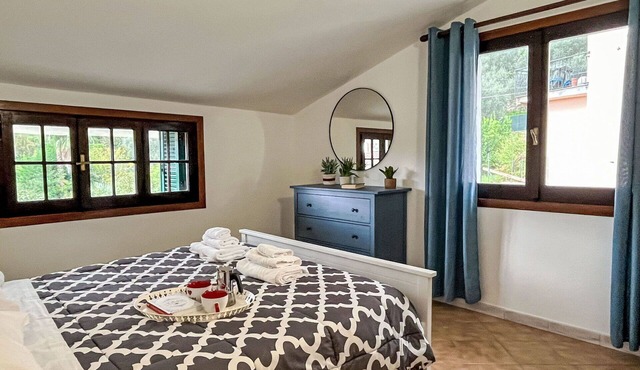 Beautiful apartment for 4 people with pool, WIFI, patio, pets allowed and panoramic view