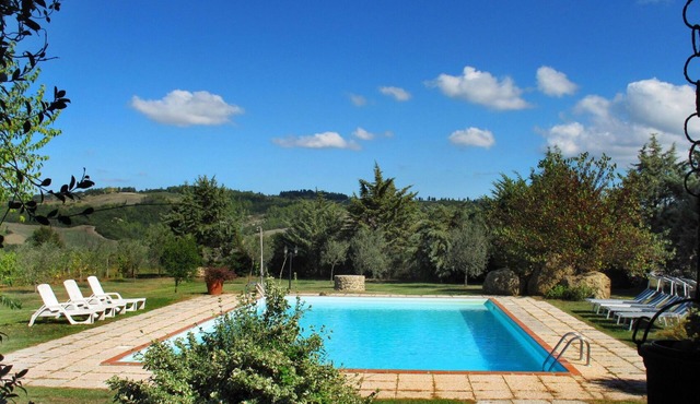 Beautiful apartment in villa for 5 guests with WIFI, pool, TV, terrace and panoramic view