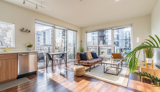 Beautiful Apartment | Rooftop views | Parking