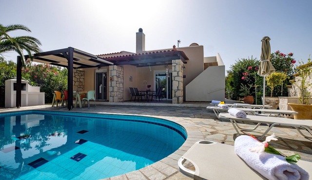 Beautiful, attractively furnished villa with private pool