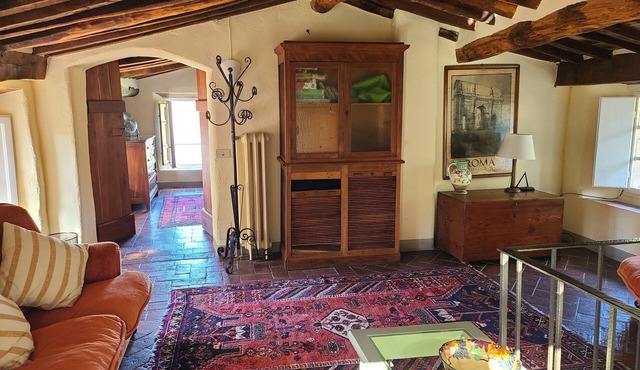 Beautiful authentically restored Tuscan cottage close to Lucca and the coast