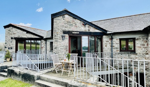 Beautiful Barn, River views, Close to Quay