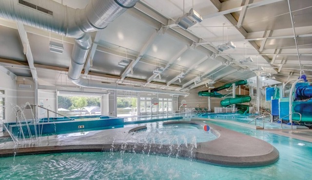Beautiful Beaches & Fun Activities! 2 Great Units, Waterpark, Volleyball, Pool