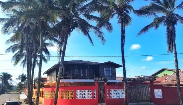 Beautiful beachfront house for rent in Mongaguá - Facing the beach.