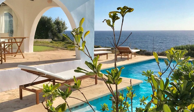 Beautiful Beachfront Villa with private pool, free WIFI and air conditioning