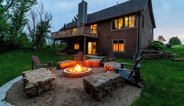 Beautiful Bluebirds and Star Studded Skies Surround! EV Charge/Pet Friendly!