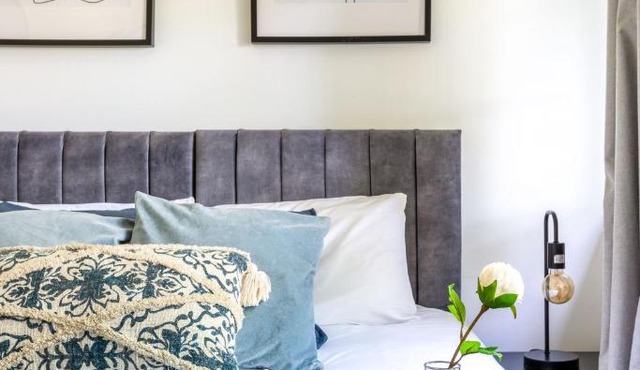 Beautiful Bluejay Escape - 1 Bed Apartment in the Heart of the City By Kozmo Properties