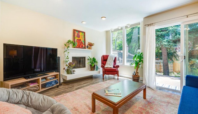 Beautiful Boulder Townhome: Walk to CU & Pearl St!