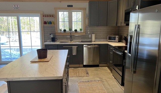 Beautiful, brand new, cozy Maine cabin!