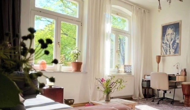 Beautiful Bright Apartment in Blasewitz Right by the Park and Close to the Elbe