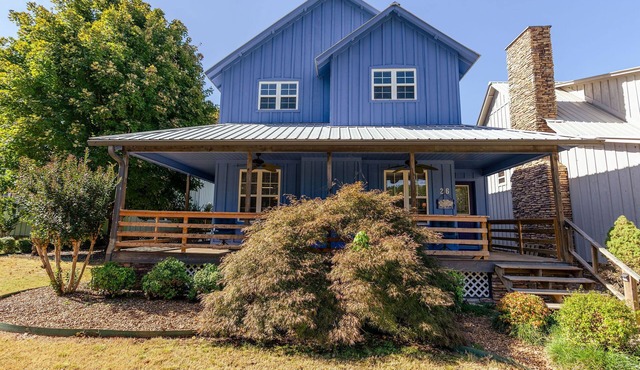 Beautiful, Bright Home Steps From Little Red River