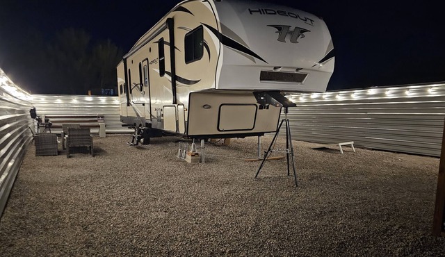 Beautiful Camper with Private Lot Near Saguaro National Park