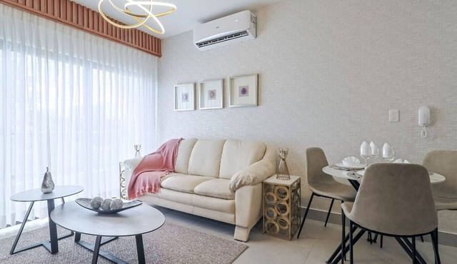 Beautiful Centric Apt, Full AC, Fast Wi-Fi, Pool, Gym, Near All