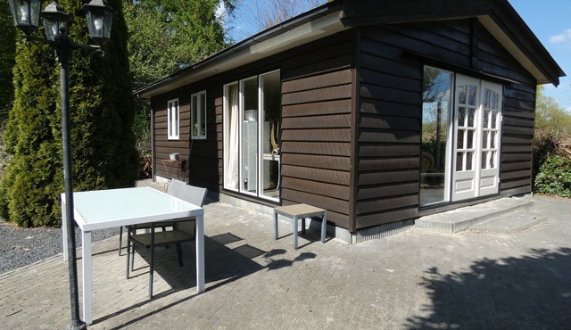 Beautiful chalet for rent against forest edge, border Friesland/Groningen/Drenthe.