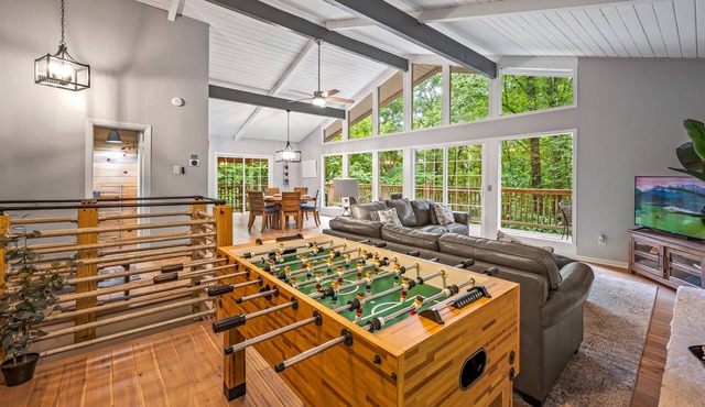 Beautiful Chalet Near Skiing & the Gatlinburg Strip- Hike, Play & Relax