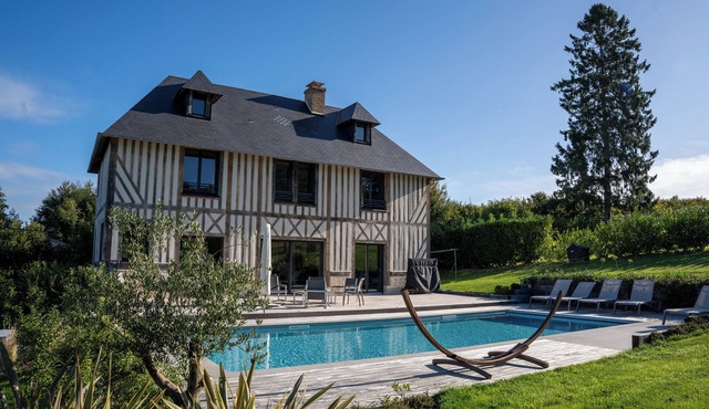 Beautiful, comfortable house 25 minutes from Deauville, with summer pool