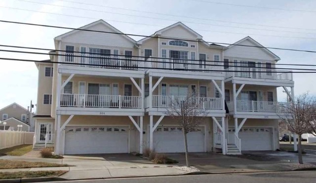 Beautiful Condo-a Short Distance to Beach/Boardwalk (East 17th Street)