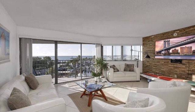 Beautiful condo with amazing views!