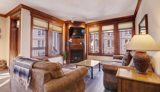 Beautiful Corner Condo In The Heart of Copper. Indoor hot tub. Indoor Gym MC308