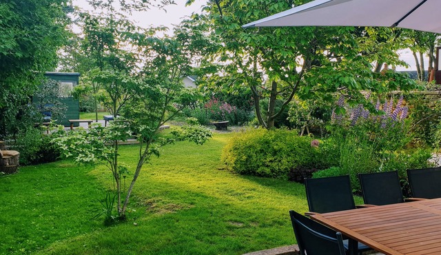 Beautiful Cotswold House with Huge Garden in the centre of the village