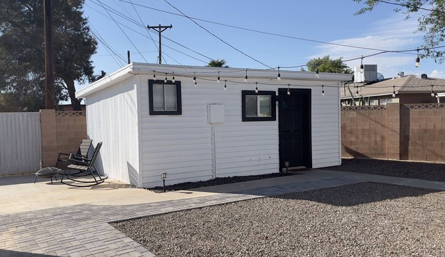 Beautiful Cottage at 37th Ave near GCU!