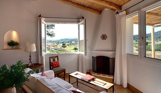 Beautiful cottage with stunning stunning views and pool (Pira)