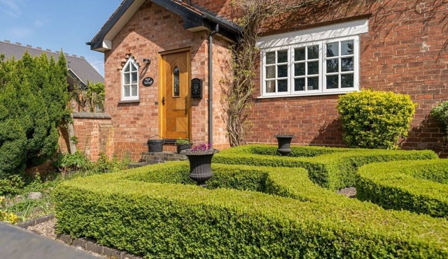 Beautiful Country Cottage for up to 8 people