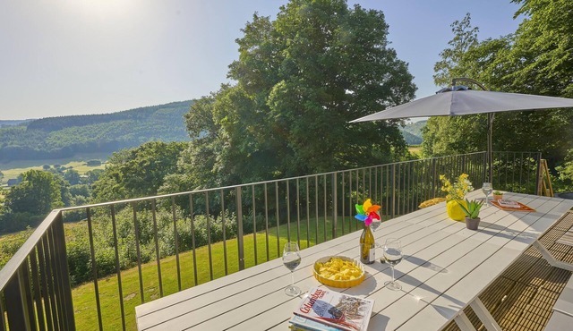 Beautiful country house overlooking the valley